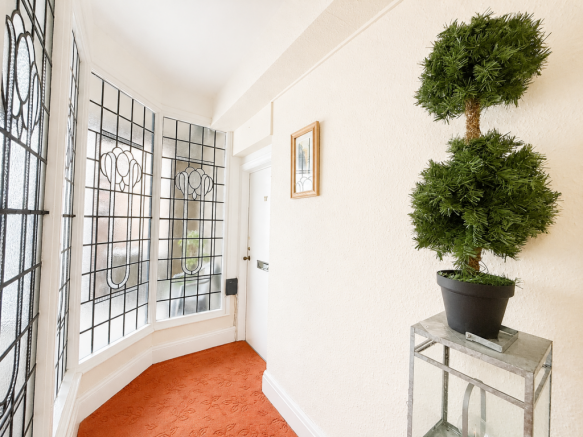 1 bed Flat for sale Image 8