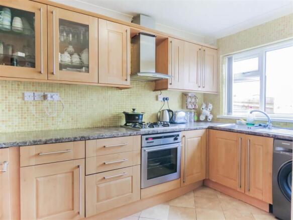 Kitchen 2.JPG