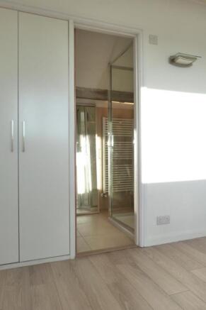 Ensuite / Master Bed