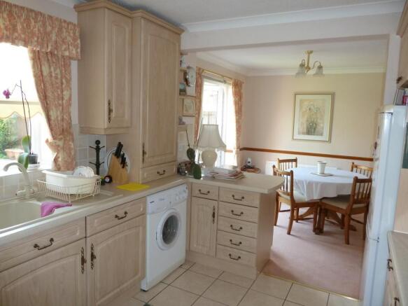 KITCHEN/DINING ROOM