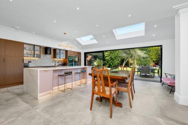 Kitchen/dine/Family