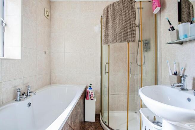 4 bed Semi-Detached for sale Image 12