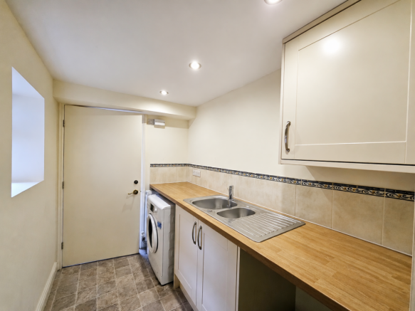 5 bed Terraced for sale Image 8