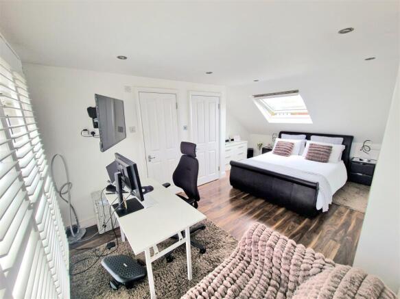 TOP FLOOR BEDROOM 4