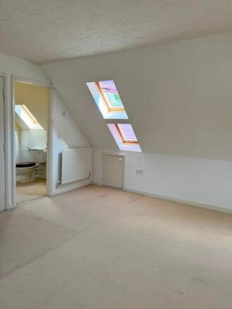 4 bed Detached to rent Image 9