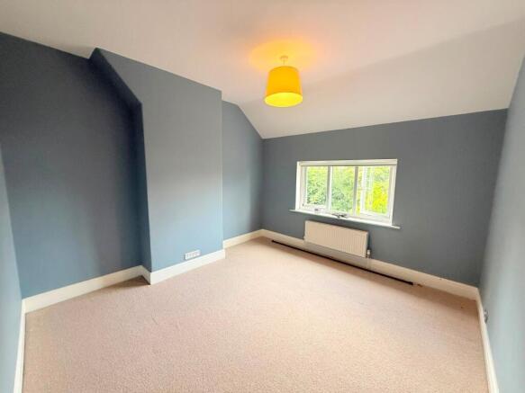 4 bed Semi-Detached to rent Image 7