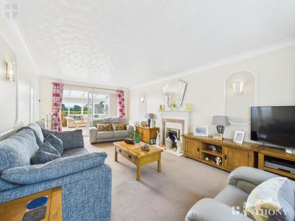 CAM03218G0-PR0690-STILL003