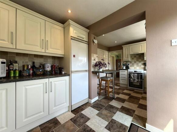 5 bed Detached for sale Image 12