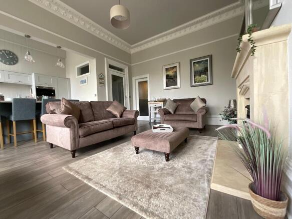 2 bed Flat for sale Image 6