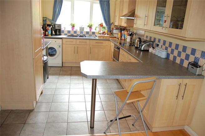 FITTED KITCHEN
