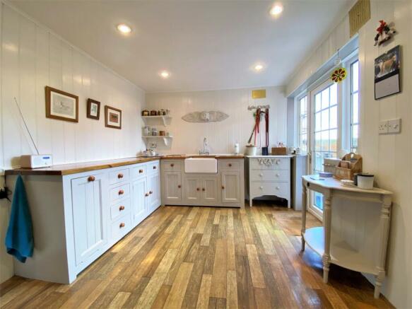 Sizeable Utility Room 813