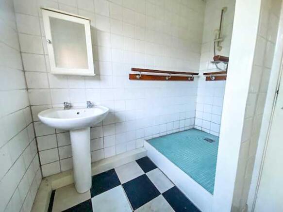 Canterbury Avenue, Slough photo 4