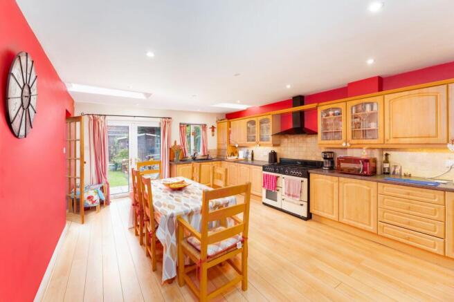 4 bed Semi-Detached for sale Image 4