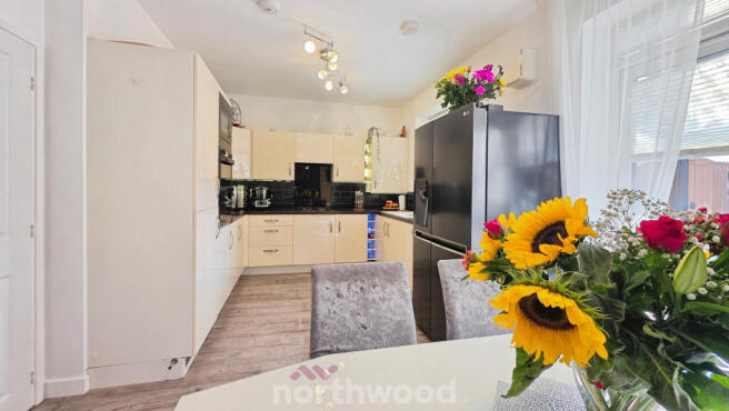 3 bed Town House for sale Image 12