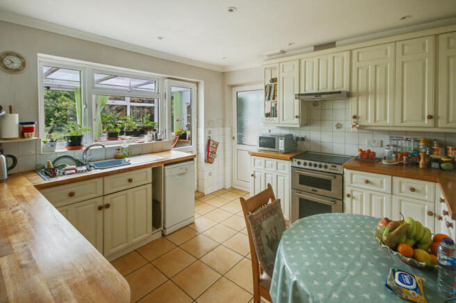 Musgrave Avenue, East Grinstead, West Sussex photo 4