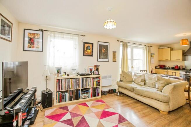 2 bed Flat for sale Image 11
