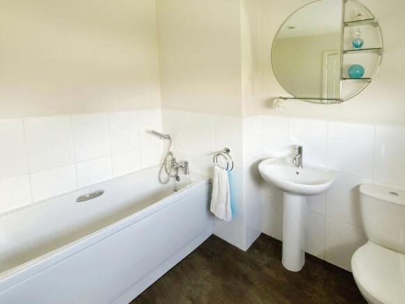 5 bed Detached for sale Image 12