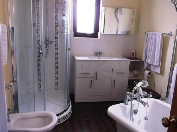 family bathroom.jpg