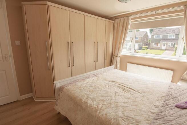 Bedroom_1_2.jpg