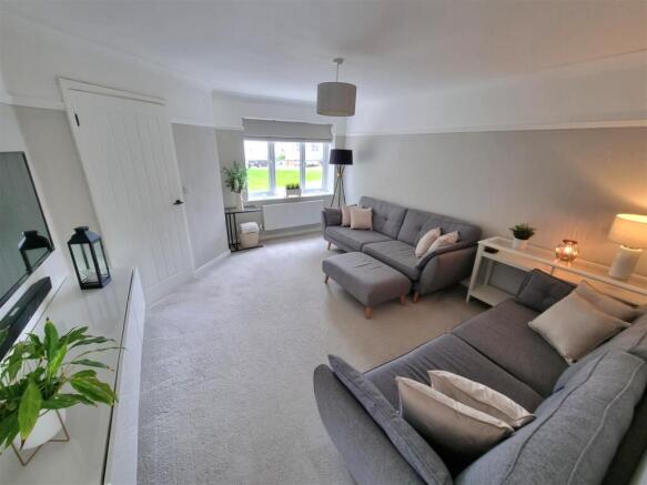Sitting room (2).jpg