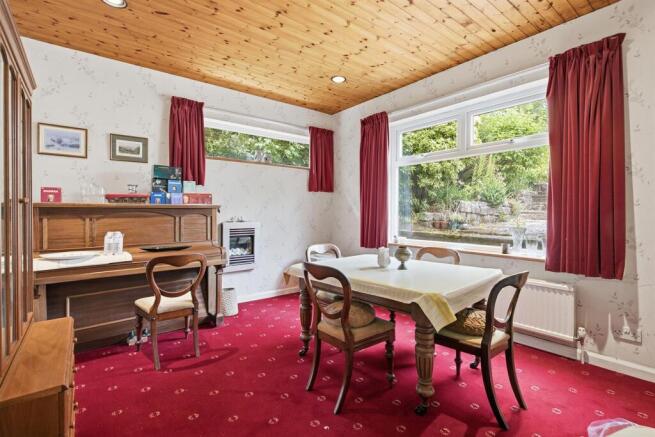 5 bed Detached for sale Image 10