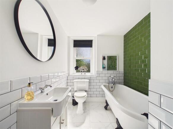 5 bed Semi-Detached for sale Image 12
