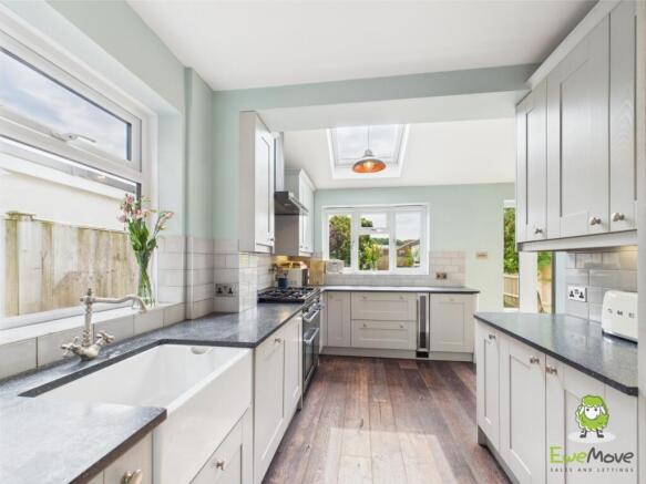 EweMove Estate Agents Basingstoke - Winchester Roa