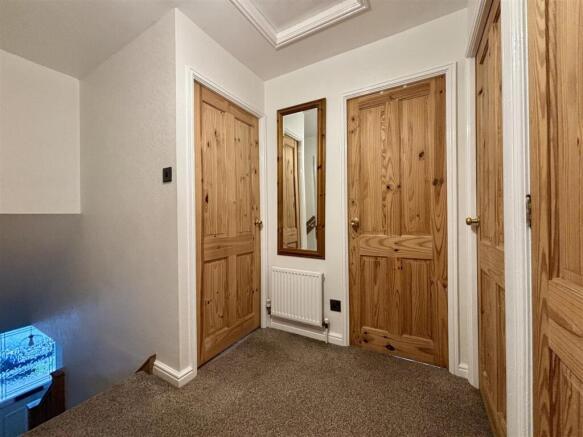 4 bed Detached for sale Image 12