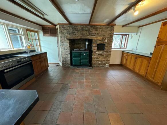 KITCHEN/ DINING ROOM