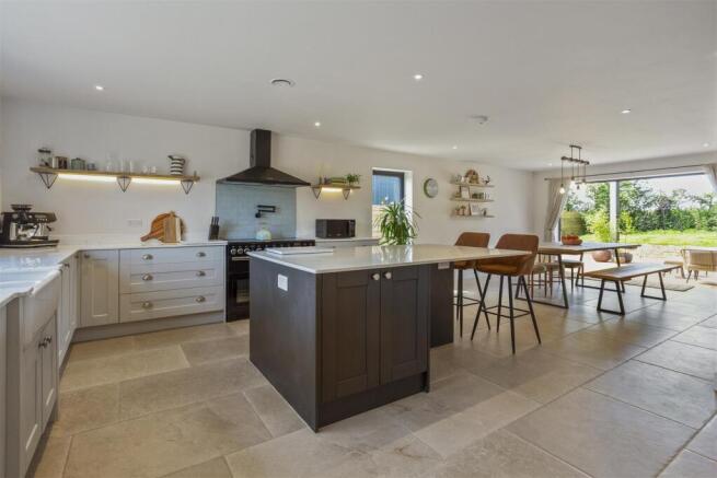 Kitchen 1.jpg