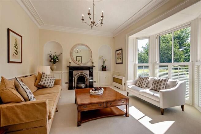 5 bed Semi-Detached for sale Image 9