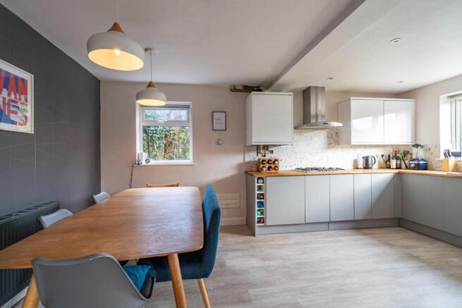 4 bed Detached for sale Image 7