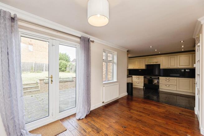 4 bed Detached for sale Image 12