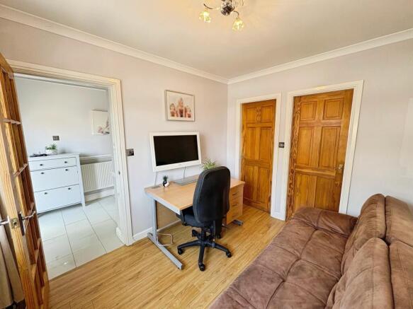 4 bed Semi-Detached for sale Image 10