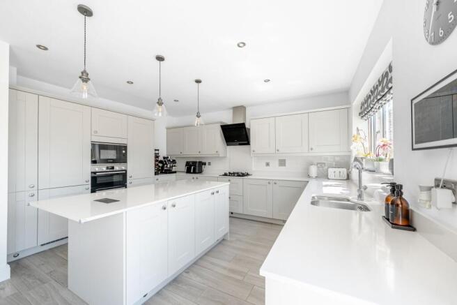 4 bed Detached for sale Image 2