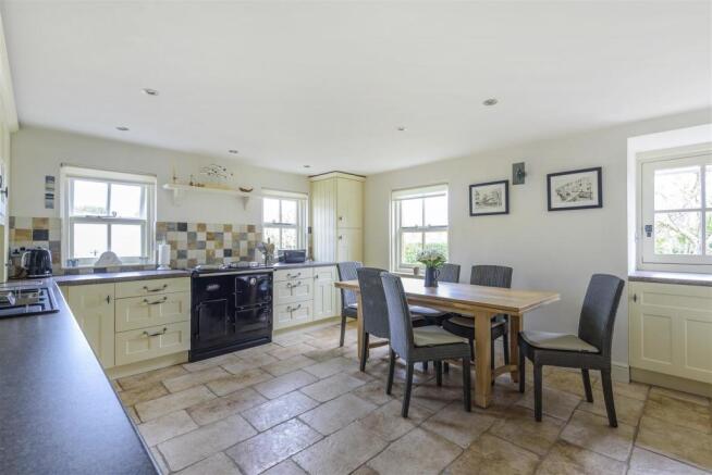 Kitchen 2.jpg