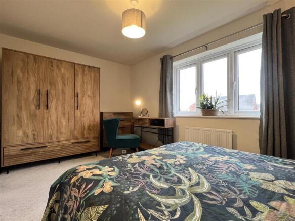 4 bed Semi-Detached for sale Image 9
