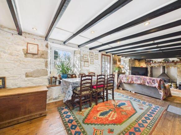 lounge/dining room
