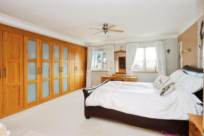 4 bed Detached for sale Image 7