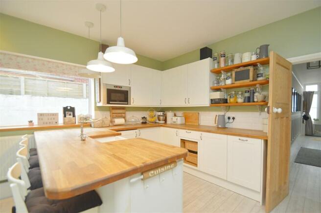 Kitchen2.jpg