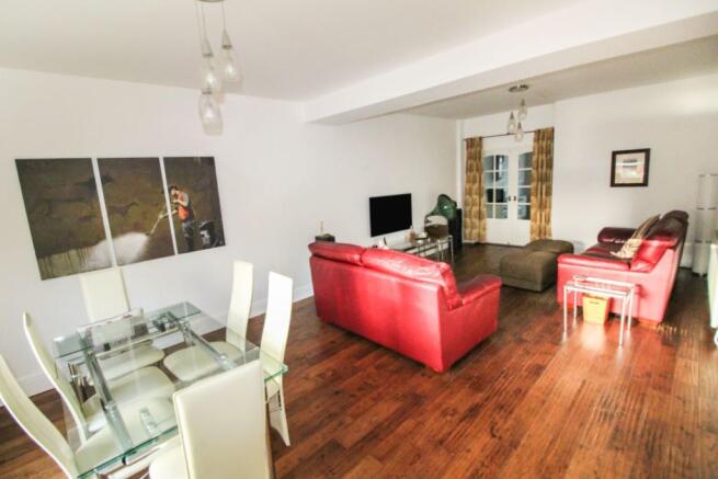 Lounge/Dining Room