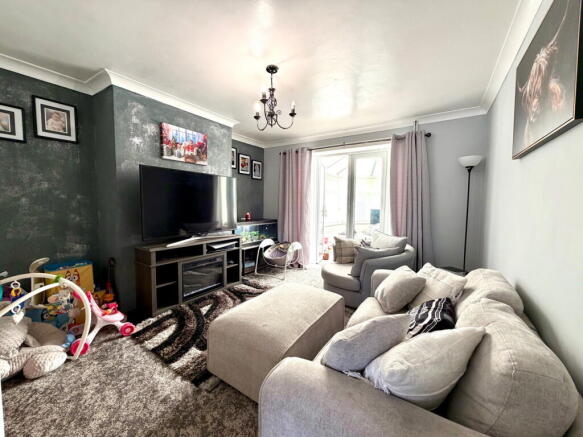 3 bed Semi-Detached for sale Image 3