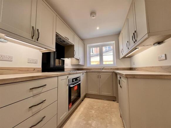 Kitchen/Dining Room:
