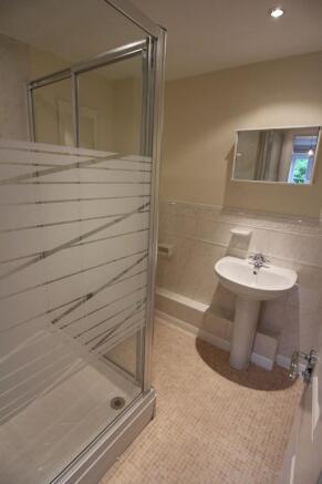 En suite shower