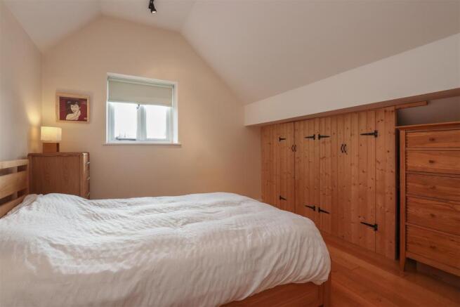 Bed1.jpg