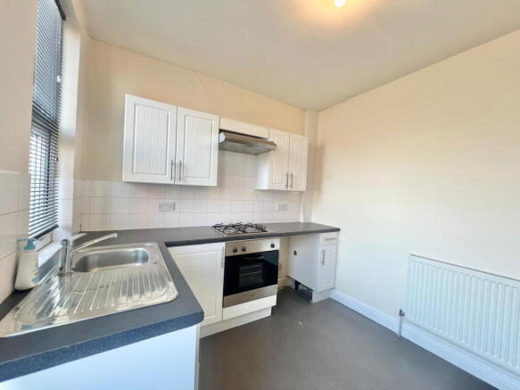 2 bed Terraced to rent Image 4