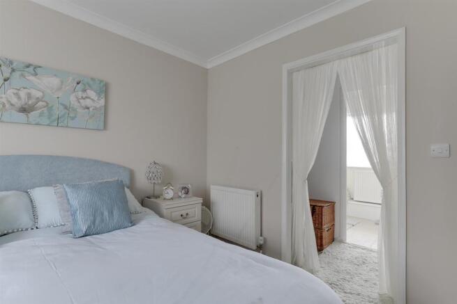 Master Ensuite.jpg