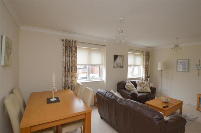 Lounge Photo 3