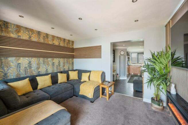 2 bed Semi-Detached for sale Image 11