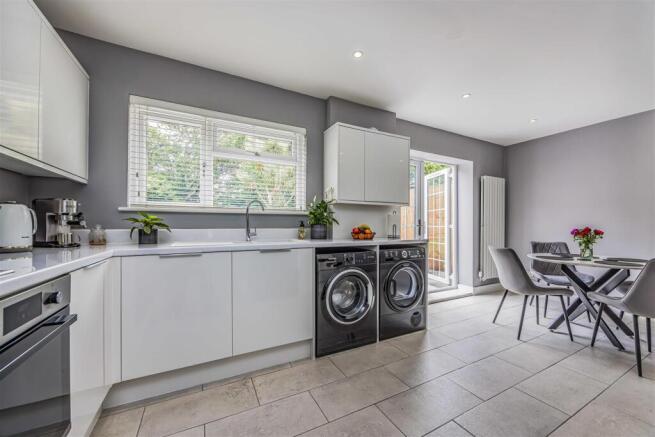 77 Kings Road, Hayling Island-Small-PorticoMarketi